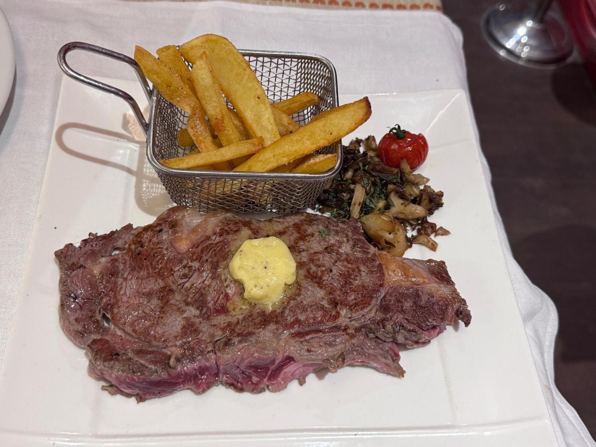 Logis Hotel Restaurant De La Paix Лодев Экстерьер фото