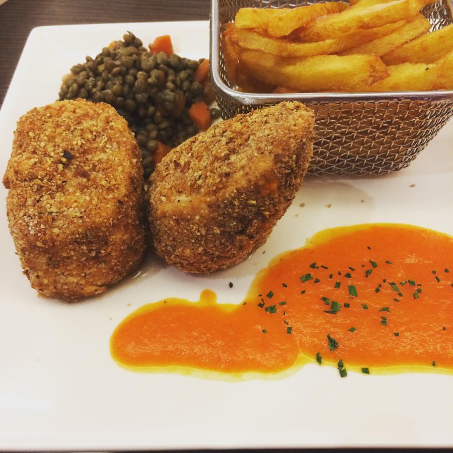Logis Hotel Restaurant De La Paix Лодев Экстерьер фото