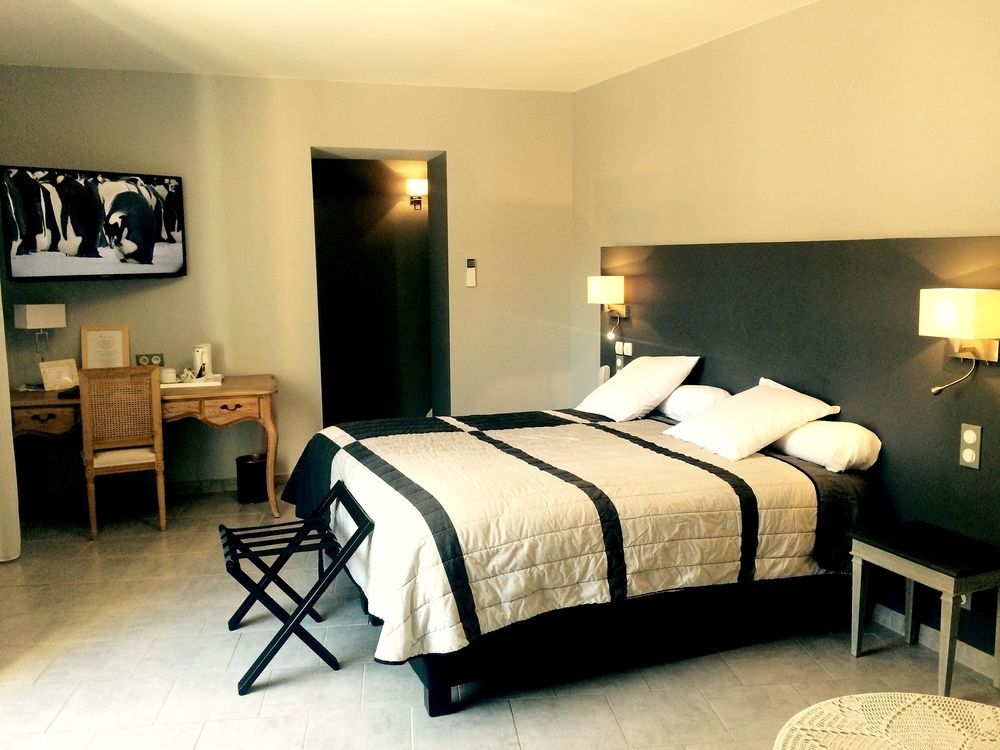 Logis Hotel Restaurant De La Paix Лодев Экстерьер фото
