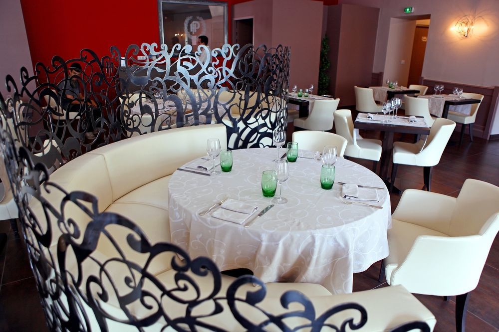 Logis Hotel Restaurant De La Paix Лодев Экстерьер фото